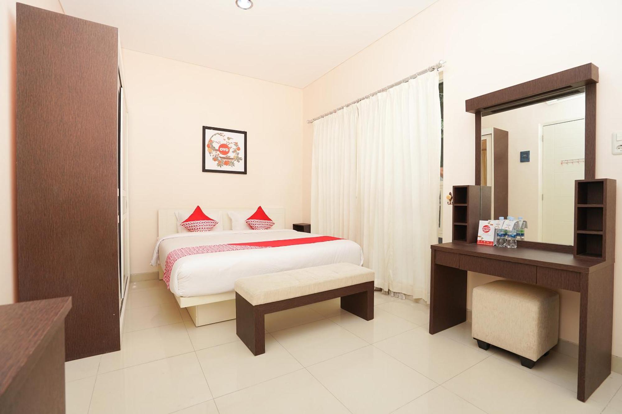 Oyo 782 Menjangan Residence At Citraland 1 Surabaya Exterior photo