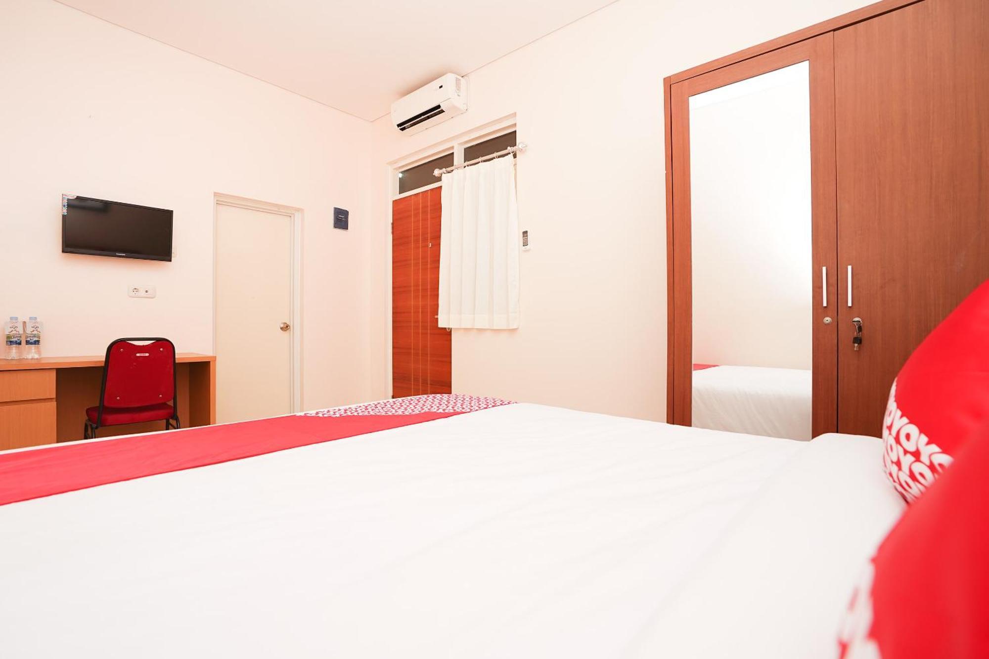 Oyo 782 Menjangan Residence At Citraland 1 Surabaya Exterior photo